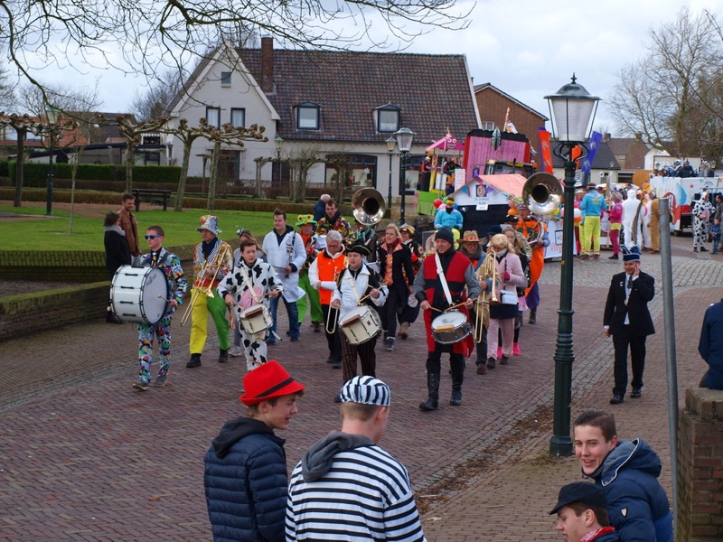 Deelnemers in de carnavalsoptocht van Pannerden in 2018