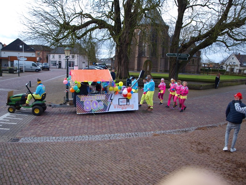 Deelnemers in de carnavalsoptocht van Pannerden in 2018