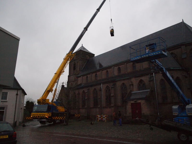 Kruis onder Matinuskerk 009