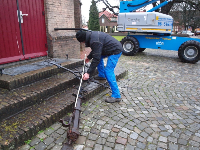 Kruis onder Matinuskerk 018