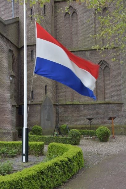 Nederlandse vlag halfstok2